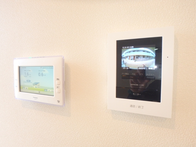 セキュリティ　●TVドアホン＋売電モニター。