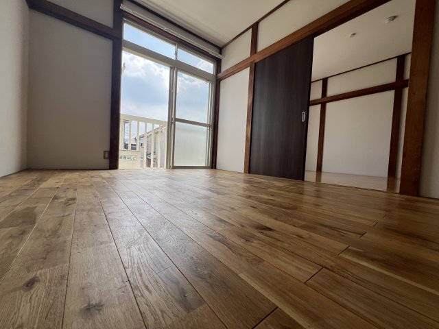 レジデンスエルムIIの居間写真