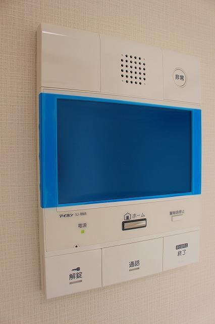 セキュリティ　来訪者が確認できる女性に安心の「TVモニターホン」