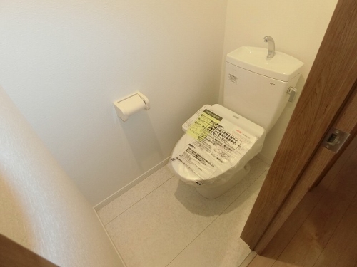 トイレ　写真は現在建築中の状況です。