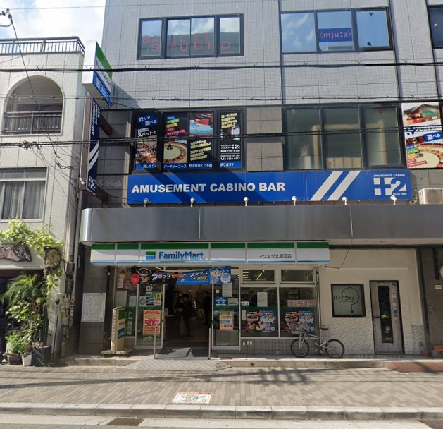 コンビニ　ファミリーマートマツエダ北堀江店（コンビニ）まで75m