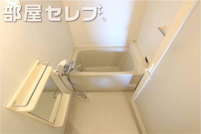 バス・シャワールーム　バスルームでごゆっくり。