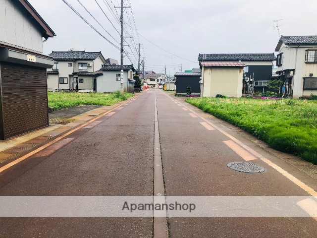 その他　前面道路（その他）まで0m