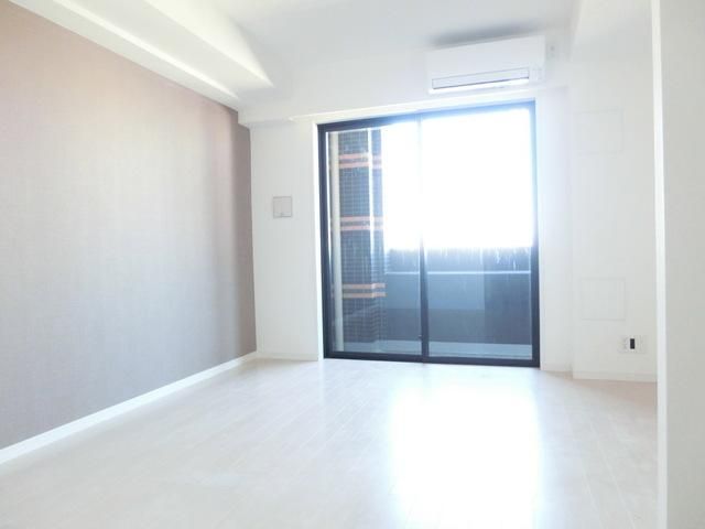 居室・リビング　☆アクセントクロスでカッコイイお部屋