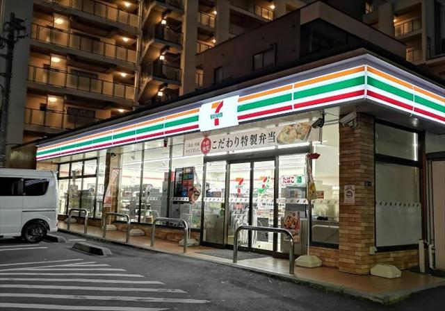 コンビニ　セブンイレブン（コンビニ）まで166m