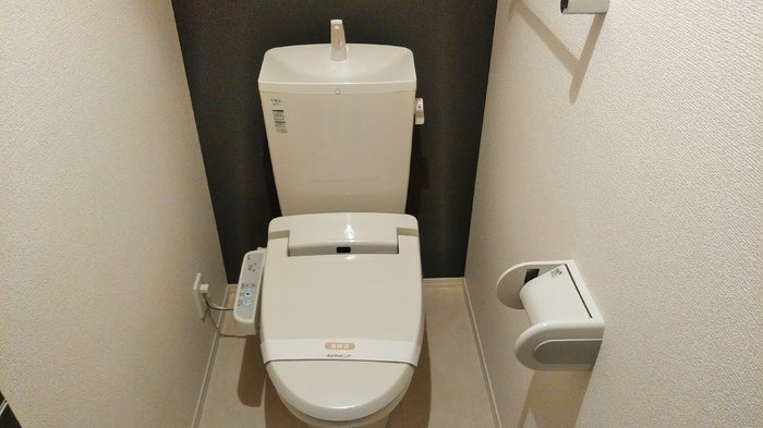 京王線 調布駅 バス乗車時間：16分 最寄りバス停で下車 徒歩4分 2階建 築13年のトイレ写真