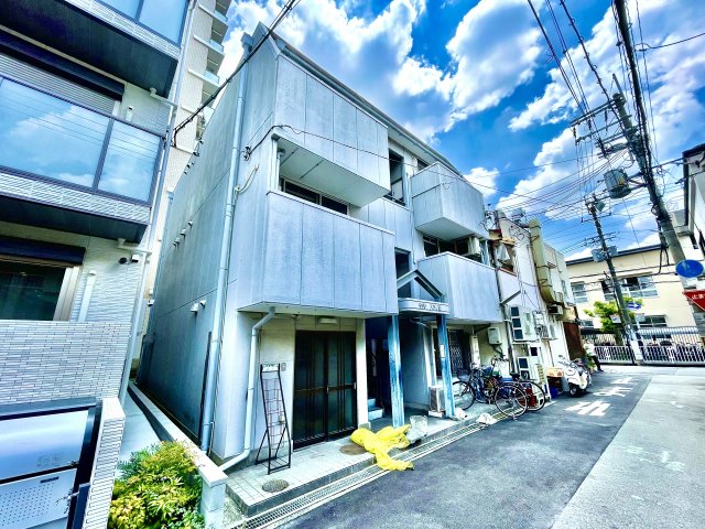 建物外観　こちら、外観パースです