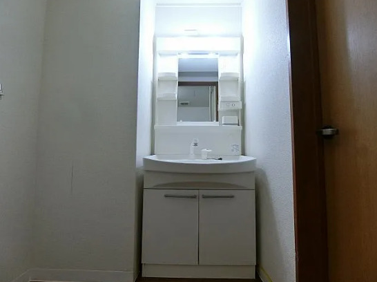 洗面設備　同物件の別号室の写真です。現況を優先とします。