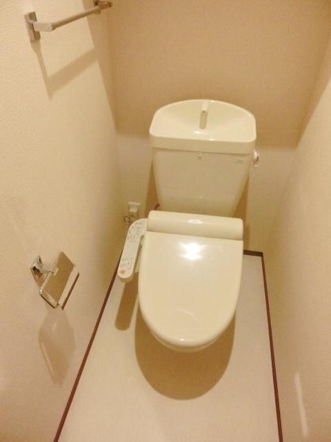 トイレ　ウォシュレット付き