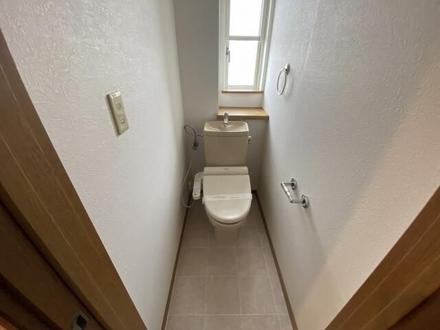 トイレ　参考写真　別号室の写真です