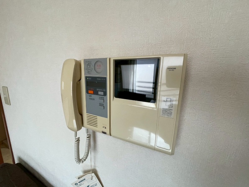 セキュリティ　ＴＶモニター付インターホンです。来客者の顔が見えるので安心！