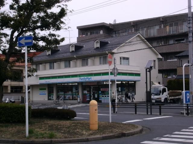 コンビニ　ファミリーマート浦安堀江三丁目店（コンビニ）まで135m