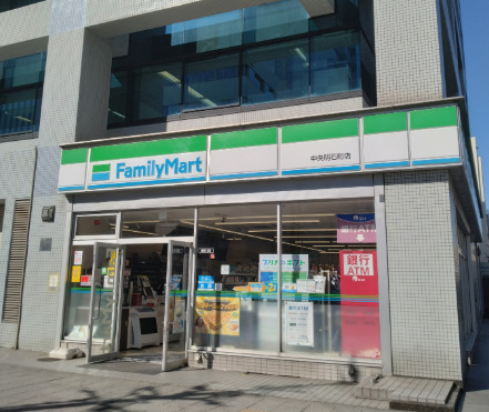 コンビニ　ファミリーマート 中央明石町店（コンビニ）まで512m