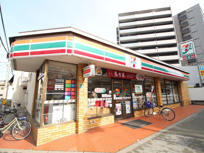 コンビニ　セブンイレブン（コンビニ）まで159m