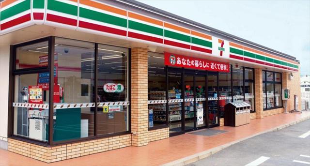 コンビニ　セブン－イレブン横須賀安浦店（コンビニ）まで365m