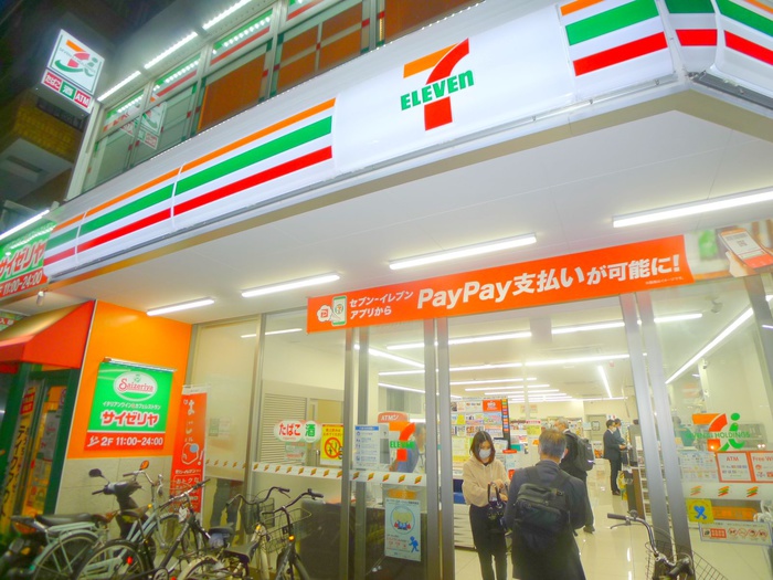 コンビニ　セブンイレブン（コンビニ）まで400m