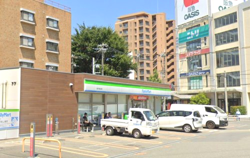 コンビニ　ファミリーマート吹田千里山西店（コンビニ）まで620m