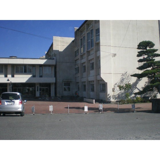 中学校　飯田市立高陵中学校（中学校）まで1647m