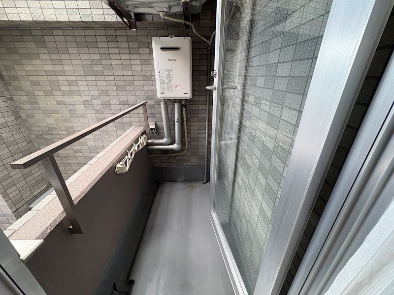 バルコニー　同建物別号室の室内写真です。