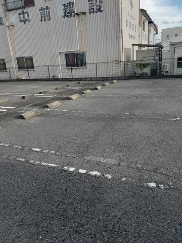 駐車場　駐車場があるので、車を買う予定の方も安心です