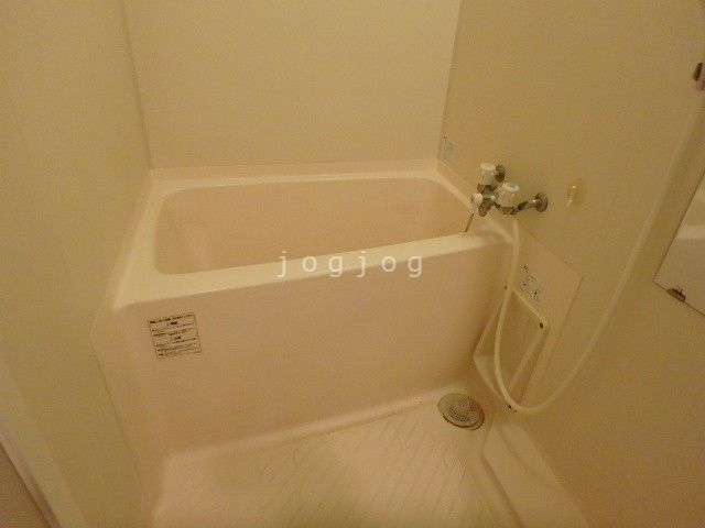 バス・シャワールーム　ゆったりとしたお風呂で快適に過ごせます。