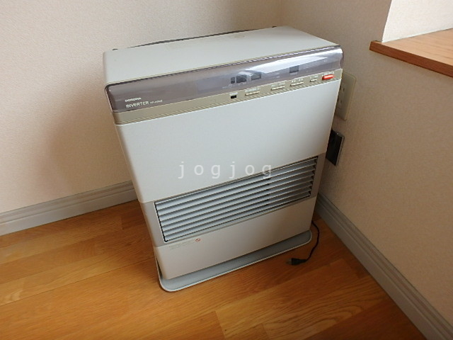その他設備　冬はあったか石油ストーブです。