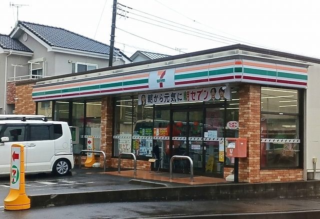 コンビニ　セブンイレブン（コンビニ）まで550m