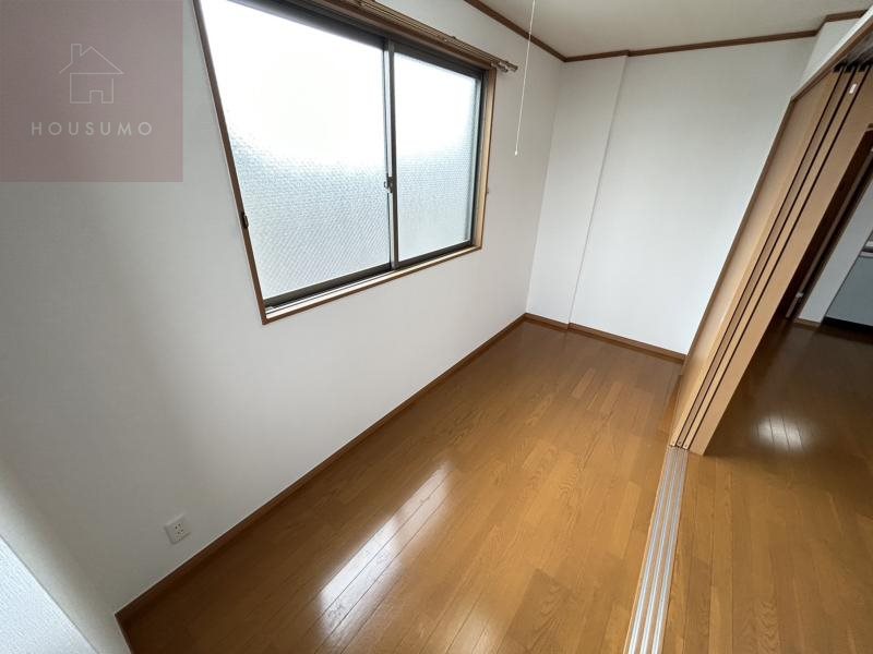 その他部屋・スペース　広くて明るい寝室