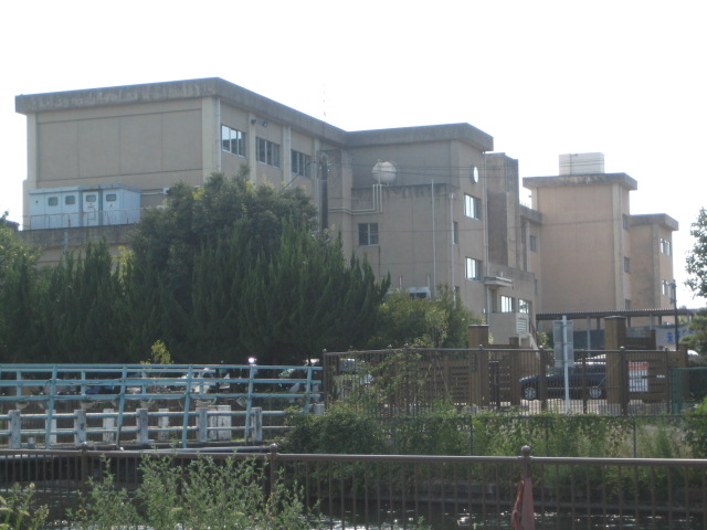 中学校　犬山市立犬山中学校（中学校）まで896m