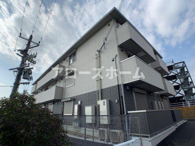 建物外観　※室内写真は同一物件内の別室です。