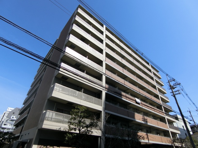 建物外観　大型のマンションです