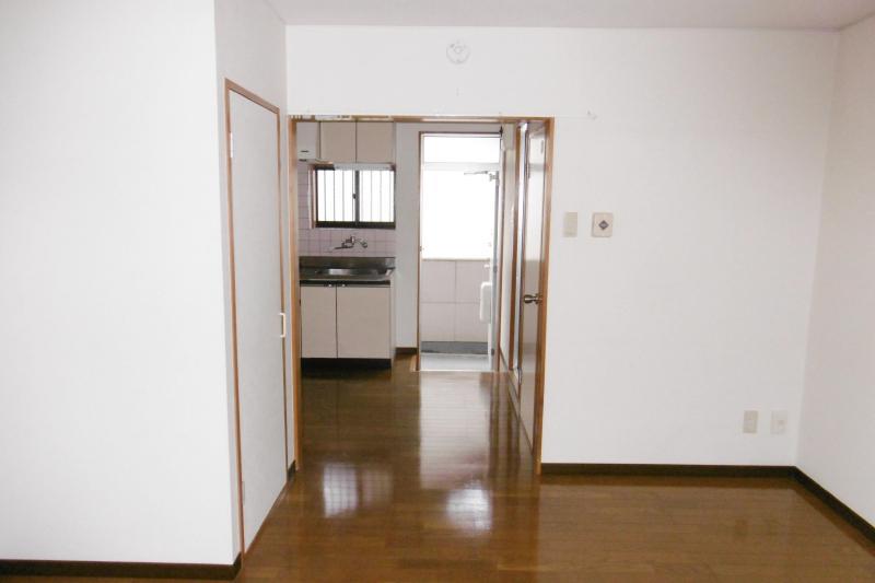 その他　居室から玄関側です。