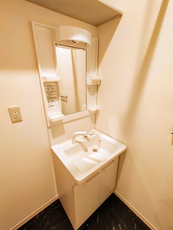 洗面設備　別部屋参照写真