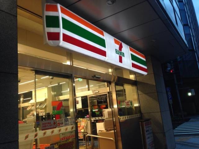 コンビニ　セブンイレブン日本橋堀留町2丁目店（コンビニ）まで74m
