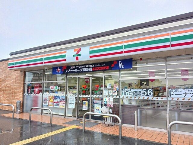 コンビニ　セブンイレブン（コンビニ）まで800m