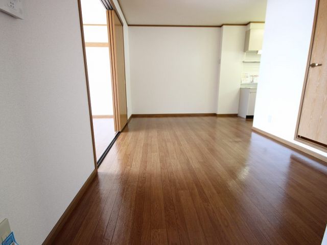フォレスタ千丈の居間写真