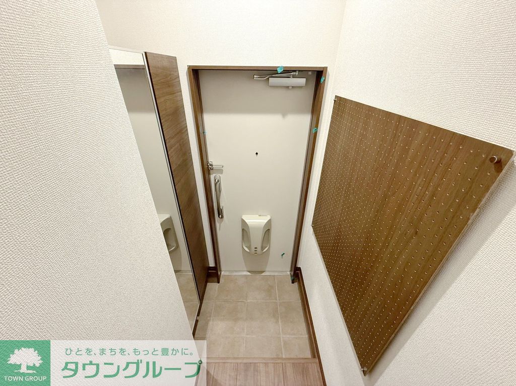 多摩都市モノレール 上北台駅 徒歩15分 2階建 築1年の玄関写真