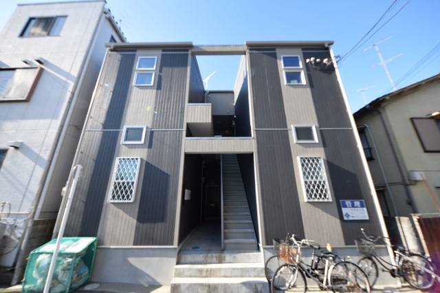建物外観　～正面からはこんな感じ～