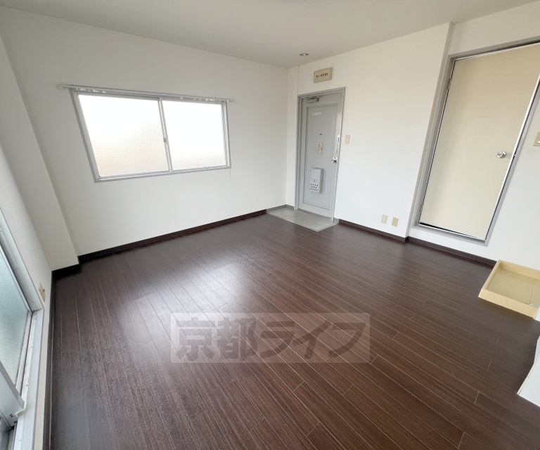 居室・リビング　落ち着いた雰囲気のお部屋です