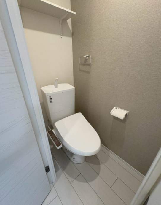 東京メトロ丸ノ内線 中野新橋駅 徒歩6分 4階建 築1年のトイレ写真