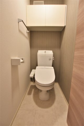 トイレ　同物件、別号室の参考写真です。