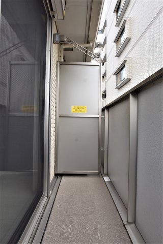 バルコニー　同物件、別号室の参考写真です。