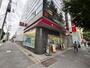 コンビニ　ナチュラルローソン新高円寺駅前店（コンビニ）まで241m