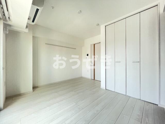 ブルーライン 阪東橋駅 徒歩5分 7階建 築5年の居間写真