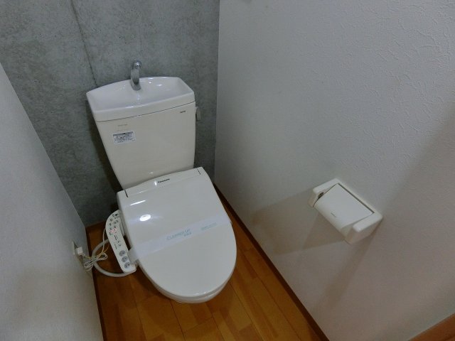 ＪＲ中央線 八王子駅 徒歩6分 3階建 築18年のトイレ写真
