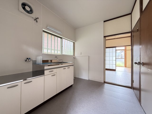 その他部屋・スペース　玄関からのお部屋です！