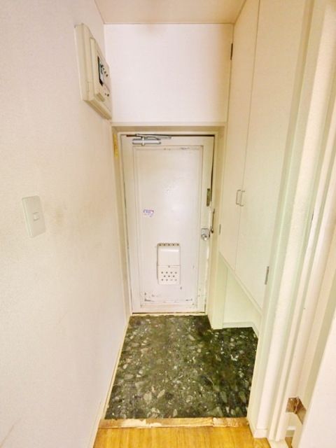 葵マンションの玄関写真
