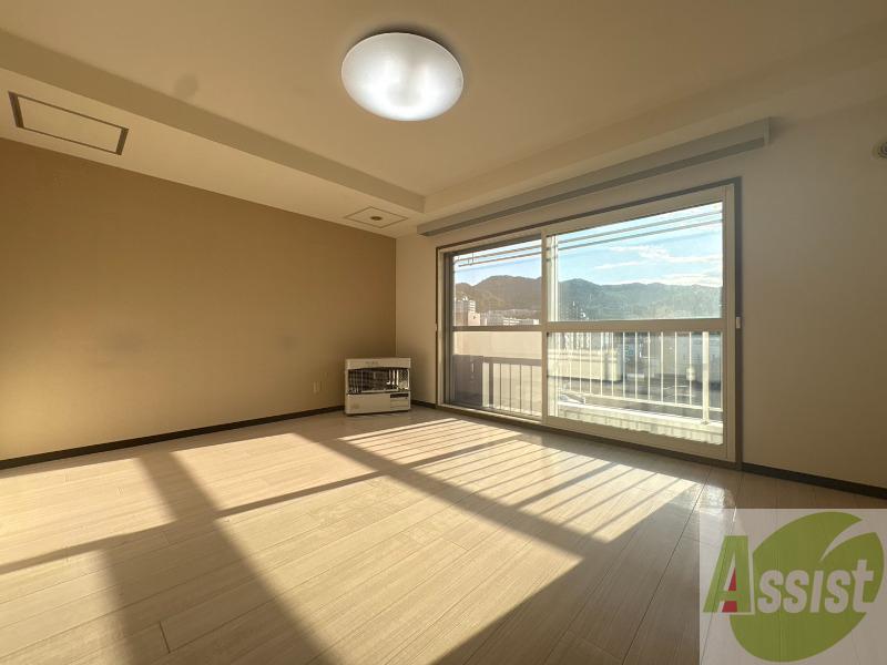 居室・リビング　広くてキレイなお部屋が広がっていて、充実した生活が送れそう。
