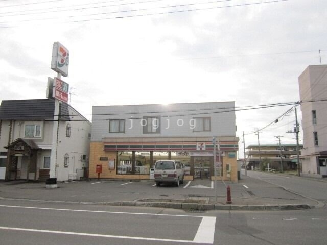 コンビニ　セブンイレブン岩見沢北2条店（コンビニ）まで985m