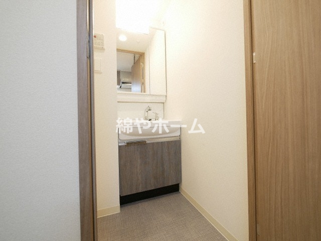 洗面設備　独立洗面化粧台付き